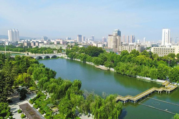  挖湖造景屢禁不止為哪般？